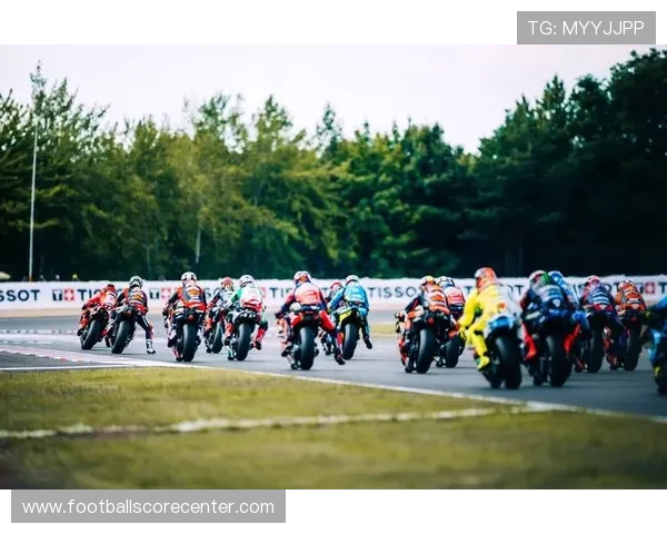 MotoGP赛季冲刺阶段精彩纷呈 新秀与老将展开激烈角逐