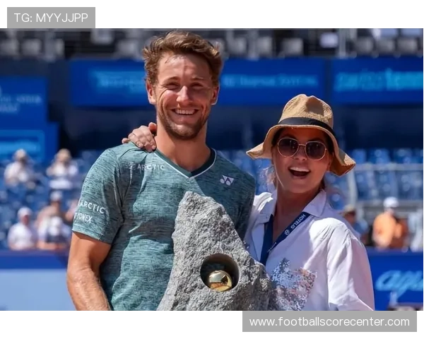 网坛劲爆动态：顶尖选手激烈角逐大满贯赛场风云